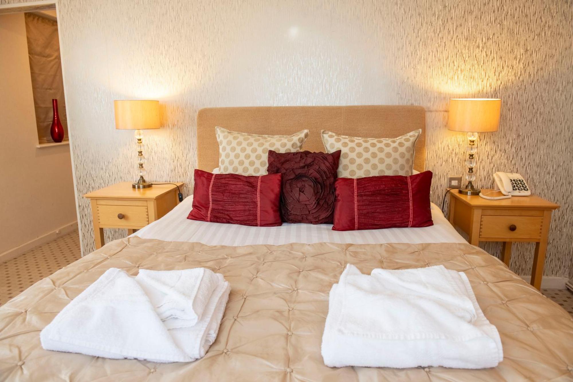 Ashburnham Hotel Pembrey Esterno foto